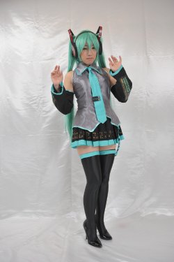 Mizuki Akira - Hatsune Miku cosplay (Vocaloid 2) (C75)