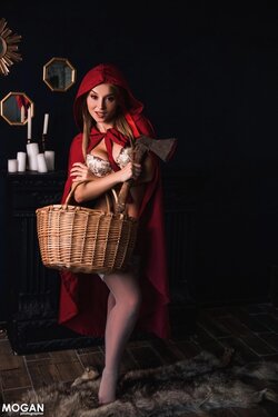Ann Shakhovskaya - Red Riding Hood