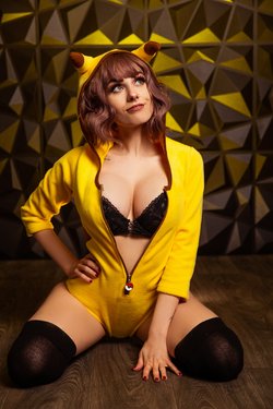 RolyatIsTaylor - Pikachu