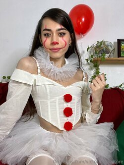 [Victoria Salvatore] Pennywise (IT)