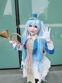 Light Cosplay - Hatsune Miku