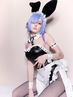 Bunni Lynn - Bunny Suit Rem