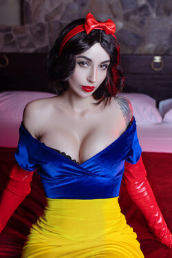 Lera Himera - NOIR BDSM SNOW WHITE