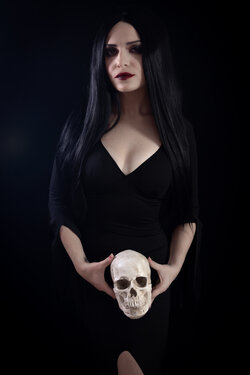 Shanny - Morticia