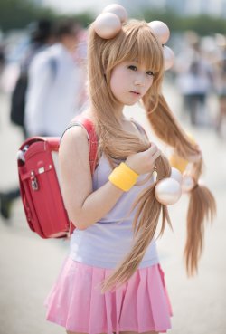 More cosplay from Comiket 84 Day 1