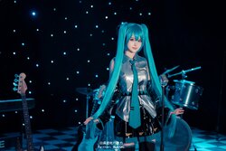 Blacqkl - Hatsune Miku[102P - 47MB]