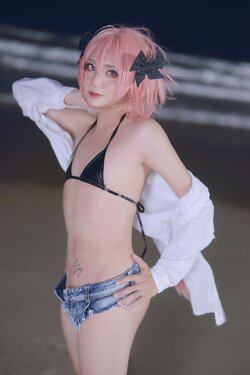 Velvet-Chann: Astolfo Beach Night