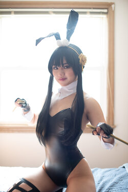 UNa Cosplayer - Bunny Yor Forger