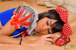 Shemale Snow White