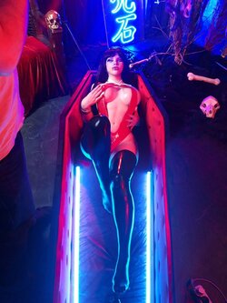 Alice Cosplay - Vampirella