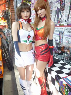 akihabara cosplayers