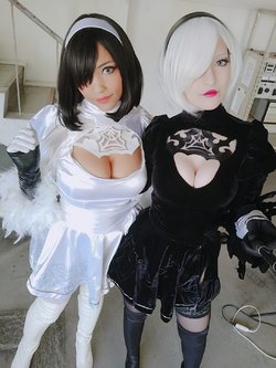 2B Selfies - YuzuPyon and Pattie Cosplay