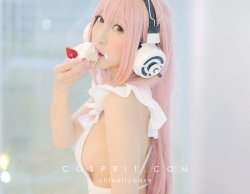 Super Sonico (Nitro Super Sonic) cosplay by Chii!