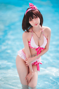 周叽是可爱兔兔 Kato Megumi Bikini