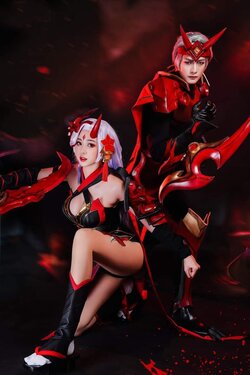 Arena of Valor Cosplay Sanguine Beauty Yena & Sanguine Rogue Quillen