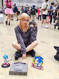 C100 interesting cosplayer