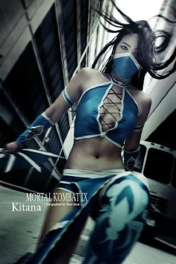 Kitana Kosplay (Mortal Kombat)