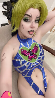 Helly Valentine - Jolyne Cujoh Selfies