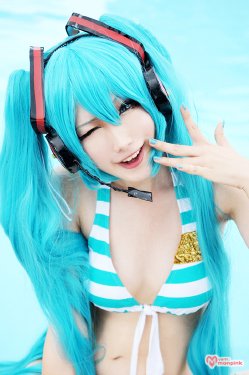 Cosplay Hatsune Miku by Monpink (Taiwanese Cosplayer)