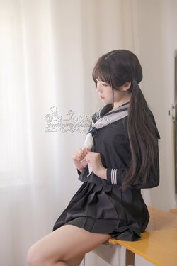 咬一口兔娘🐇 制服丝袜水灵美少女