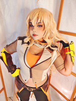 yang xia long  RWBY