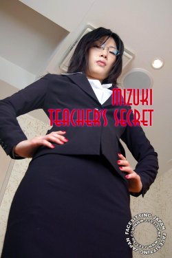 MIZUKI (FEMDOM & STOCKING)