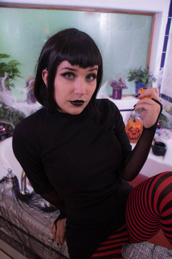 [LovelySpaceKitten] Mavis Bathtub (Hotel Transylvania)