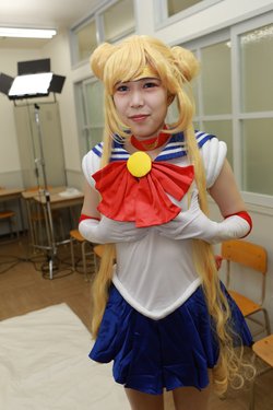 [Cosplay Kizoku] 【美少女戦士と大乱交】月に替わって6Pよ！夢のシチュで童貞くんのオチンポをお仕置き・複数フェラ・生ハメ・中出し・アニコスハーレム