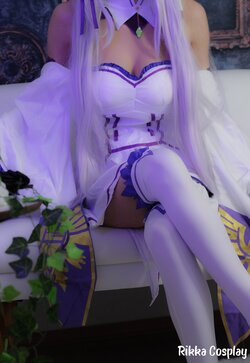 Rikka Cosplay - Emilia