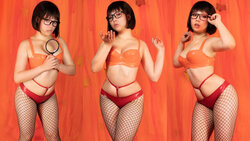 Virtual Geisha / Velma Cosplay (Scooby Doo)