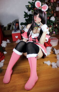 Himeecosplay - Kizuna Ai Christmas