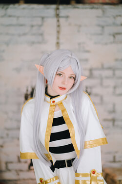 [Ella Freya] Frieren in Full Costume