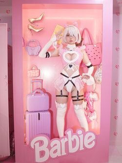 ZinieQ - 2B Barbie