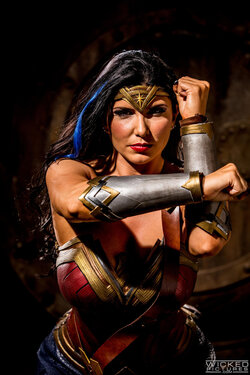 Romi rain cosplay Justice league Wonder Woman