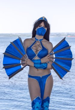 Mortal Kombat 9 cosplay Kitana by Jane-Po