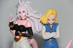 ANDROID 21 V.S ANDROID 18(S.H Figuarts)