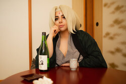 Momokun - Sake with Tsunade