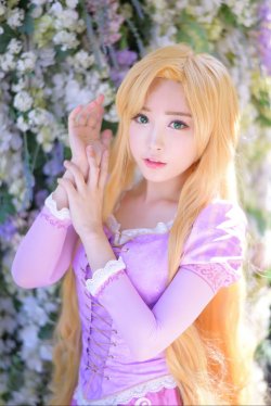 Rapunzel cosplay by Tomia