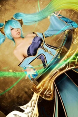 League of Legends cosplay