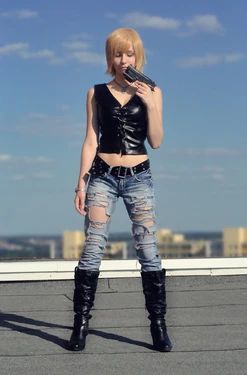 Aya Brea (Parasite Eve) Cosplay Gallery (Lady Shizuka)