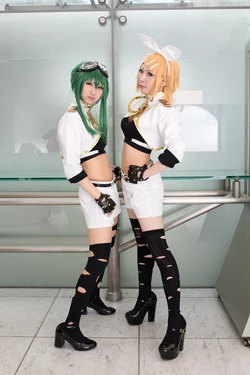Gumi (Seri) & Kagamine Rin (Onagi Mayu)