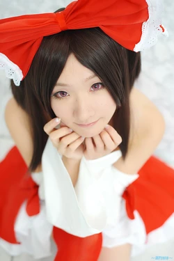 Reimu Hakurei (Touhou Project) by Kishigami Hana