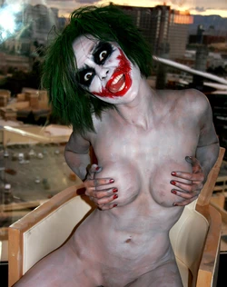 Lindsay Marie rule63 Joker bodypaint cosplay!