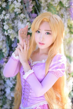 Rapunzel cosplay by Tomia