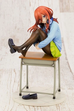 The Quintessential Quintuplets Miku Nakano 1/8 Figure