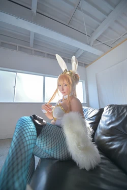 ShootingStar's (SAKU) Royal Bunny