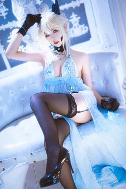 Momoko葵葵 - 黑枪呆礼服