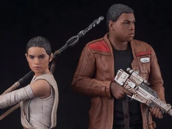 Star Wars ArtFX+ Rey & Finn Statue Set (The Force Awakens) [bigbadtoystore.com]