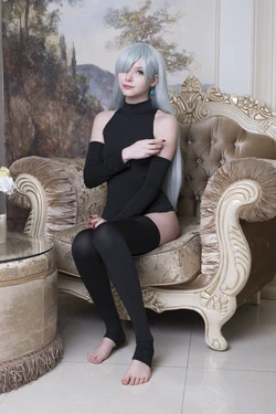 Tsuki Desu - Elizabeth Liones