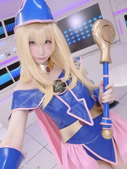 Atsuki - Dark Magician Girl